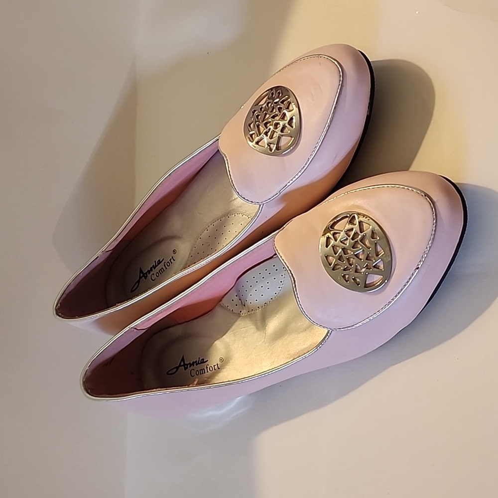 Arnia or Annia brand of cushioned flats. Size 11 WW.  Silver accents/pale pink